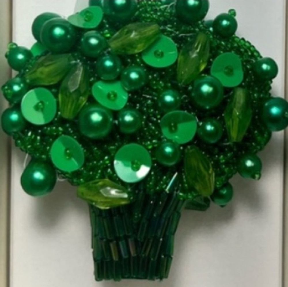 🥦▪️Haute Hippie▪️ Charming Beaded Broccoli Bag Charm Key Chain - Picture 3 of 3